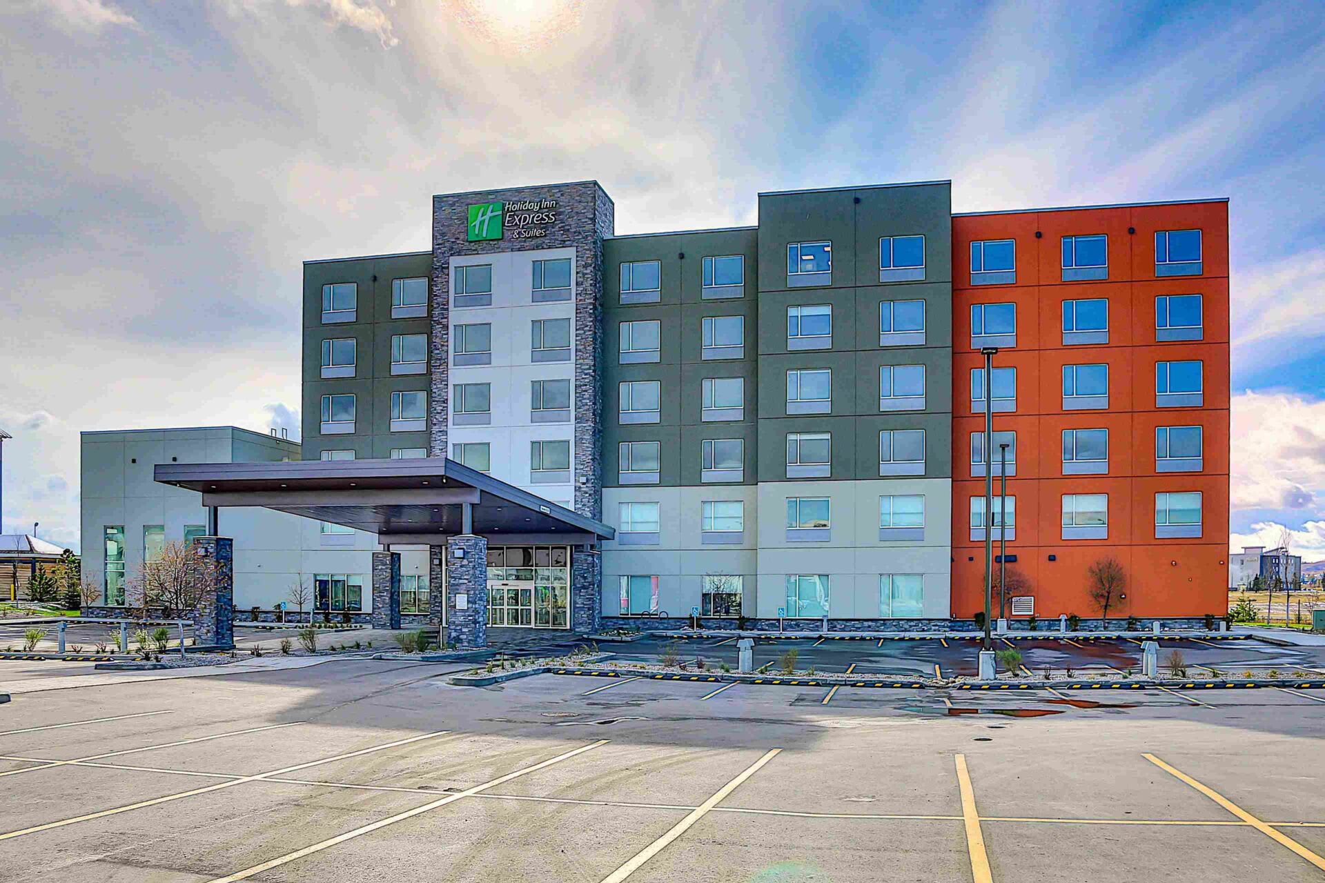 Holiday inn express suites scaled